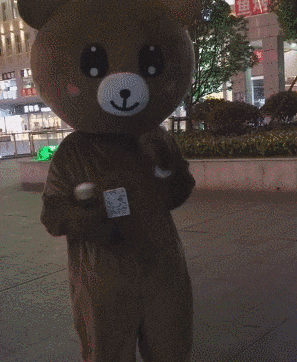 跳一下我的冰淇淋就没了gif动态gif搞笑图片