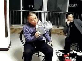 点烟就是要有排面gif动态gif搞笑图片