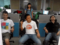 办公室版的中国好声音，全场爆灯gif动态gif搞笑图片