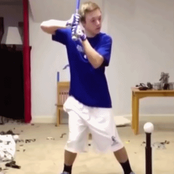 装逼之后肯定会有事发生gif动态gif搞笑图片