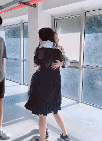 求生欲非常强的男朋友gif动态gif搞笑图片