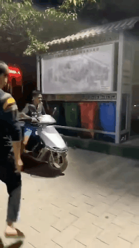 装b的下场gif动态gif搞笑图片