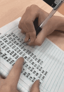 握笔写字搞笑gif动态图gif动态gif搞笑图片