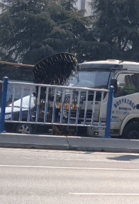 洒水车搞笑gif动态图gif动态gif搞笑图片