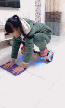 美女做家务搞笑gif动图gif动态gif搞笑图片