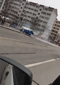 洒水车水管搞笑gif动图gif动态gif搞笑图片