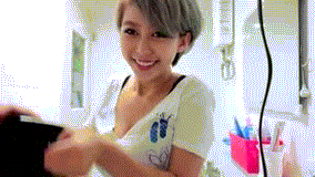 大胸美女性感冰桶挑战gif动态图gif动态gif搞笑图片