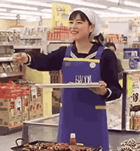 美女超市试吃推销员动态图gif动态gif搞笑图片