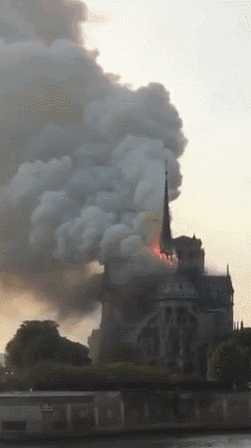 巴黎圣母院着火灾现场动态图gif动态gif搞笑图片