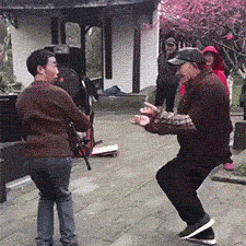 老年生活尬舞搞笑动态表情包gif动态gif搞笑图片