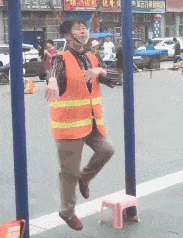 大爷吊脖子运动搞笑动态表情包图gif动态gif搞笑图片