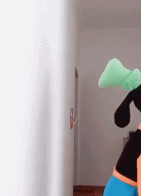 美女壁咚玩偶的动态图gif动态gif搞笑图片