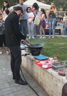 外国人炒饭的动图gif动态gif搞笑图片