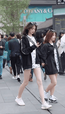 长腿清纯美女的动图gif动态gif搞笑图片