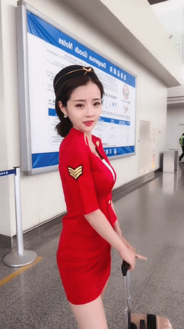 美女空姐跳舞卖萌的动图gif动态gif搞笑图片