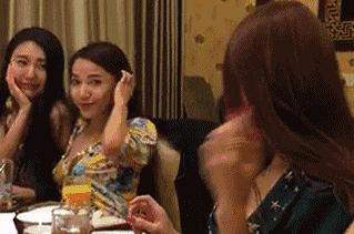 美女聚餐的gif动图gif动态gif搞笑图片