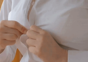 解扣子的性感美女动图gif动态gif搞笑图片