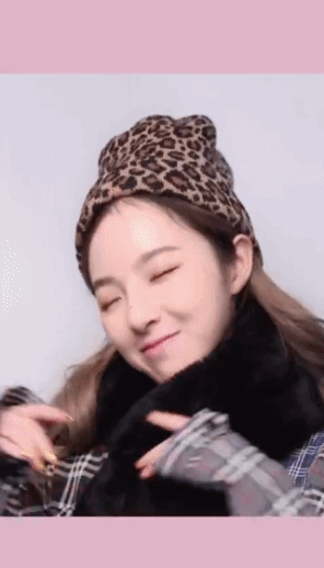 美女做鬼脸三连配的动图gif动态gif搞笑图片