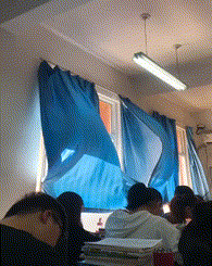 邪恶内涵的窗帘gif图gif动态gif搞笑图片