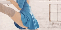 美女跳芭蕾压腿的动图gif动态gif搞笑图片