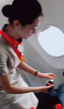 高颜值空姐的动态图gif动态gif搞笑图片