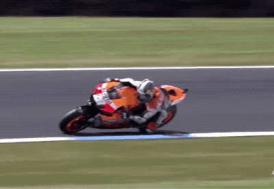 骑摩托车比赛的gif动图gif动态gif搞笑图片