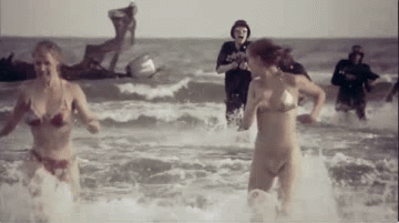 一大群性感比基尼美女的动态图gif动态gif搞笑图片