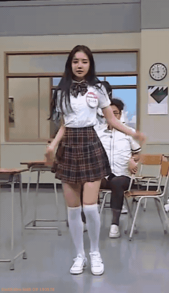 韩国校园美女穿超短裙跳舞的动图gif动态gif搞笑图片