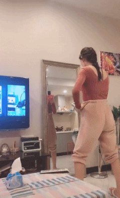 偷拍长腿美女跳舞的动图gif动态gif搞笑图片