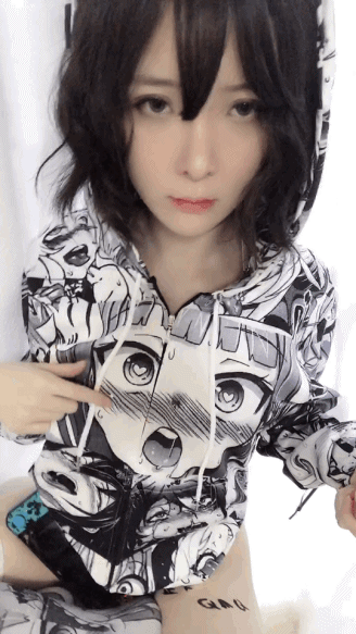 短发可爱美女吐舌头卖萌的GIF动图gif动态gif搞笑图片