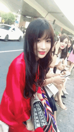 一群美女聚会玩耍的动图gif动态gif搞笑图片