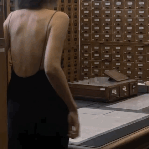 性感的露背美女诱惑撩人动图gif动态gif搞笑图片