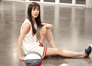 运动型学院风美女篮球服球场动图写真gif动态gif搞笑图片