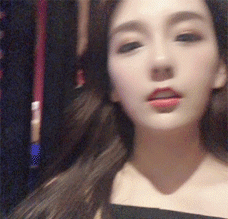 高颜值极品美女嘟嘴求亲亲的动图gif动态gif搞笑图片