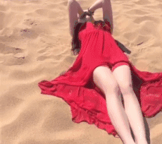 性感沙滩长裙美女害羞长腿诱惑动图gif动态gif搞笑图片