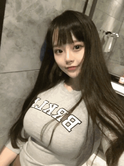 可爱齐刘海长发美女卖萌害羞的动图gif动态gif搞笑图片