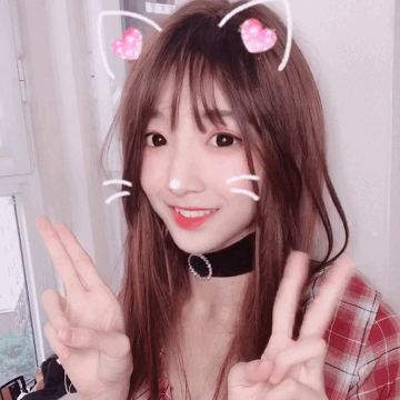 甜美可爱美女对镜头卖萌撒娇gif动图gif动态gif搞笑图片