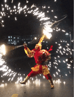 cos孙悟空耍金箍棒的动图gif动态gif搞笑图片