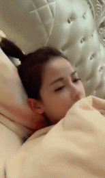 可爱美女嘟嘴亲亲卖萌性感gif动图gif动态gif搞笑图片