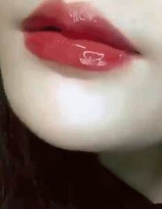 美女的性感诱惑嘴唇动图gif动态gif搞笑图片