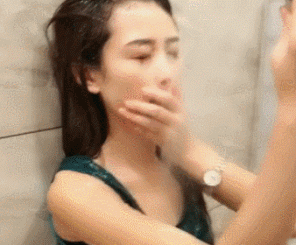 美女浴室湿身诱惑性感身材动态图gif动态gif搞笑图片