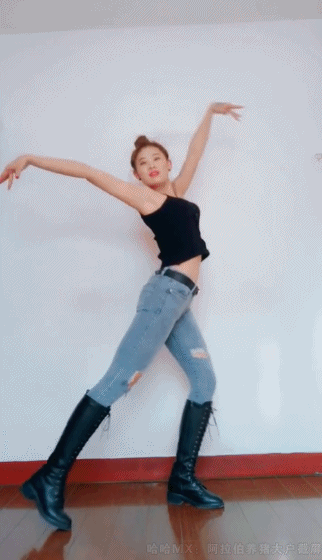 美女性感跳舞劈叉的GIF动图gif动态gif搞笑图片