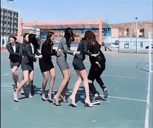 长腿性感美女玩老鹰捉小鸡游戏动态图gif动态gif搞笑图片