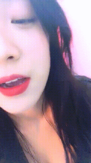 性感美女吐舌头邪恶内涵GIF图gif动态gif搞笑图片