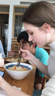 性感美女吃饭的动态图gif动态gif搞笑图片