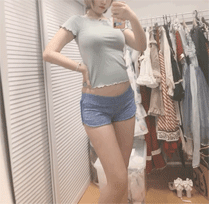 美女性感身材对镜子自拍GIF动图gif动态gif搞笑图片