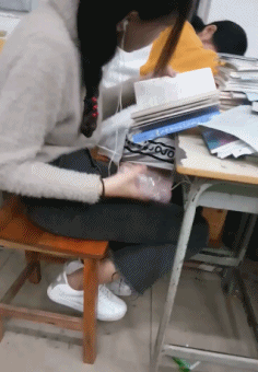 性感美女大学生邪恶内涵的搞笑动图gif动态gif搞笑图片