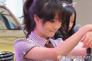 小清新气质美女可爱齐刘海咬嘴唇的性感动图gif动态gif搞笑图片