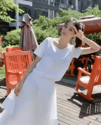 抖音网红美女户外跳舞卖萌的GIF图gif动态gif搞笑图片