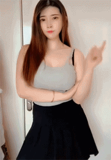 美女跳舞扭腰抖胸性感姿势撩人GIF动图gif动态gif搞笑图片